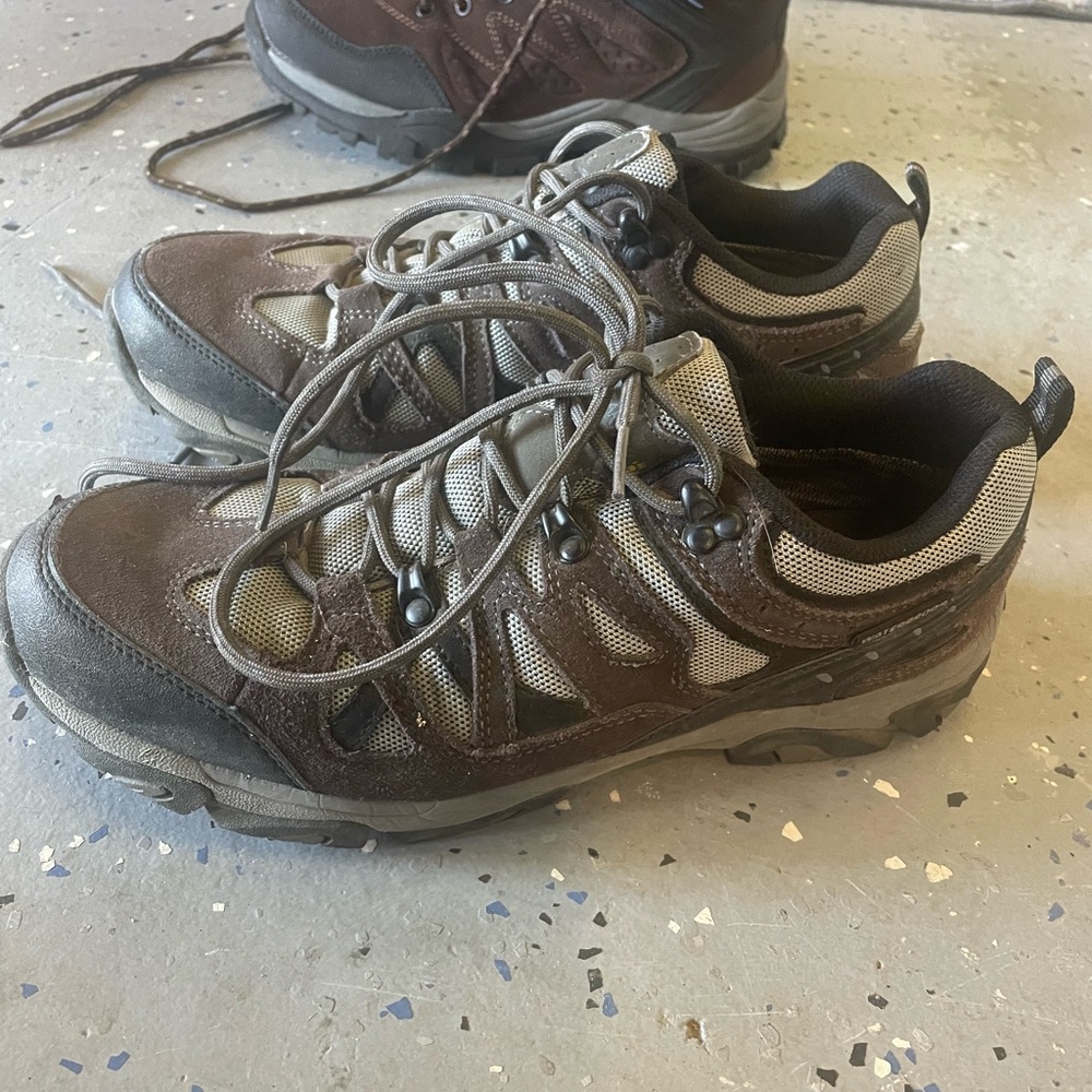 BearPaw Men's Brown and Gray Athletic Shoes